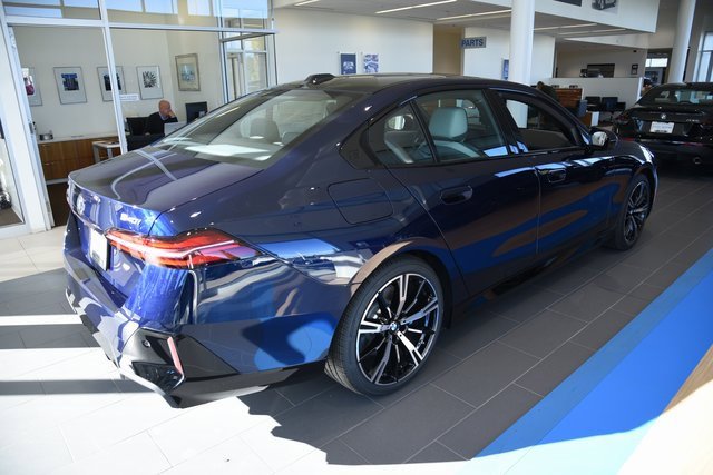 New 2026 BMW 540i xDrive w/ M Sport Package image 3