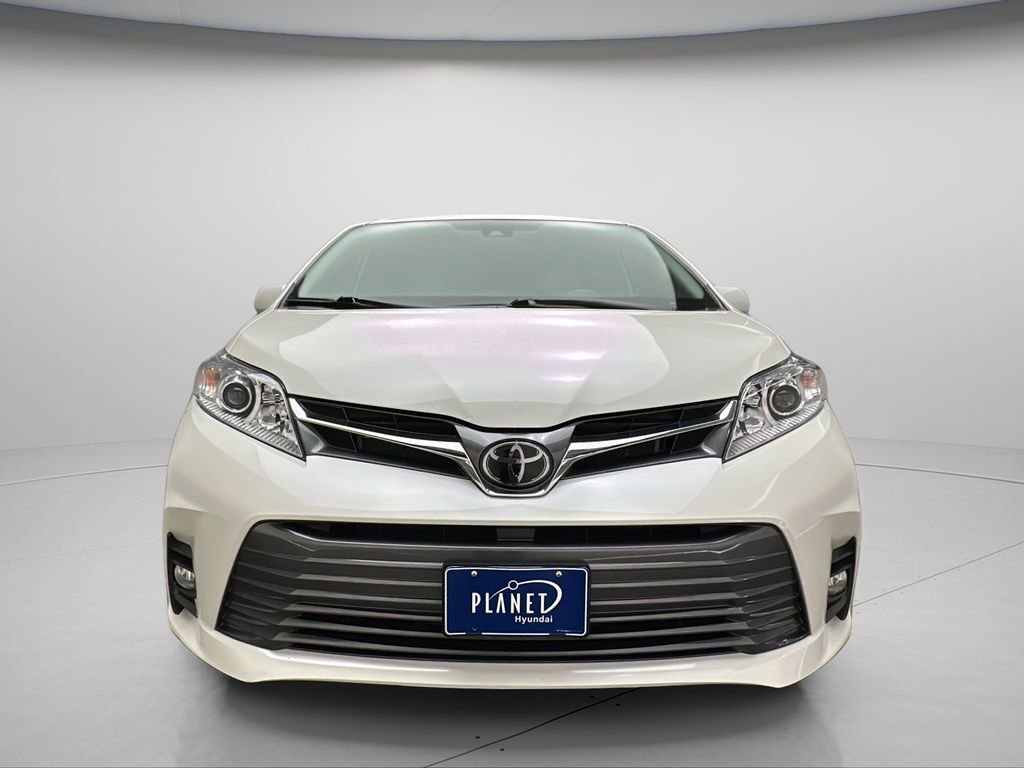 Used 2020 Toyota Sienna XLE w/ XLE Navigation Package AWD/4WD image 8