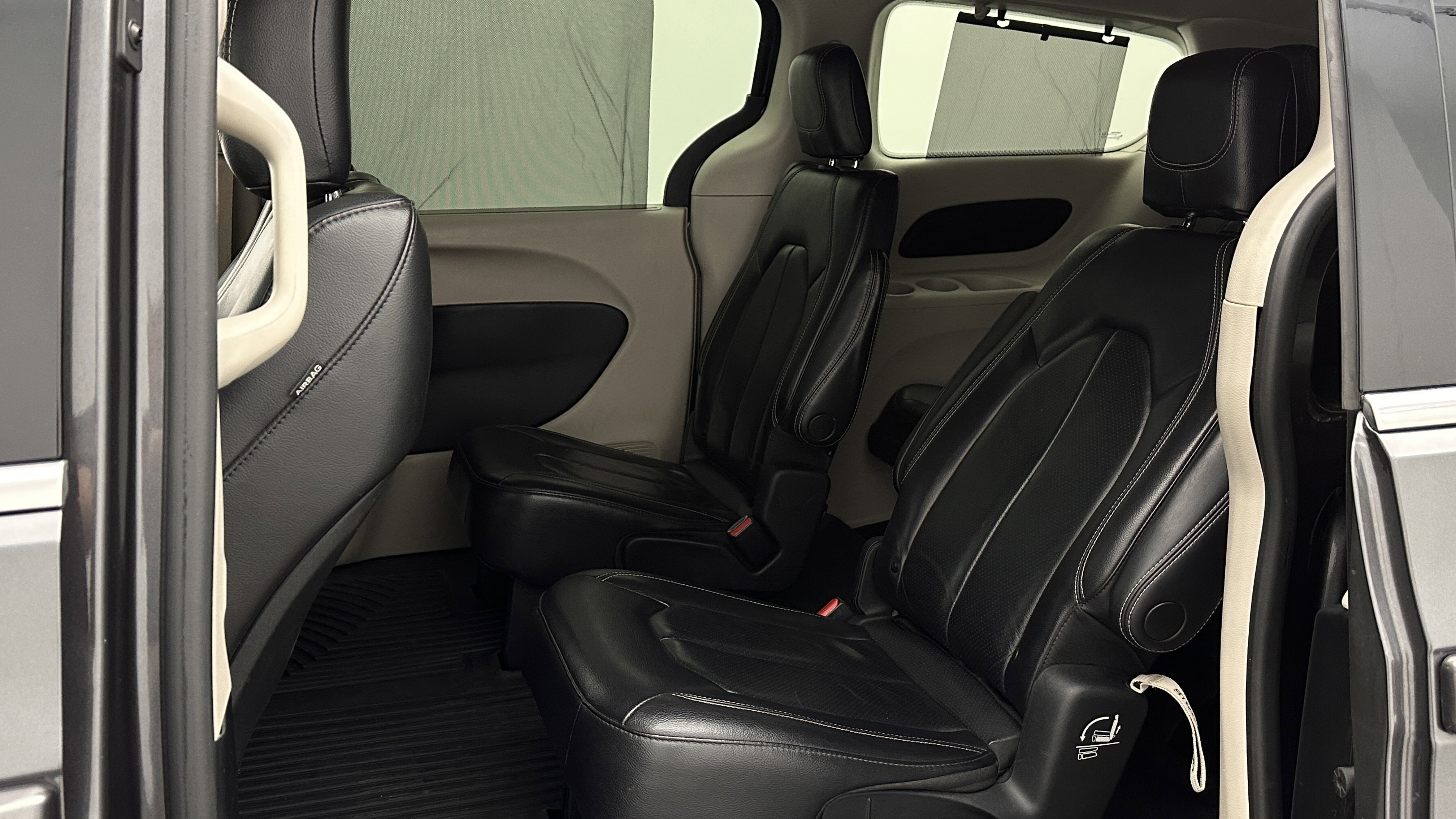 Used 2022 Chrysler Pacifica Touring-L FWD image 24