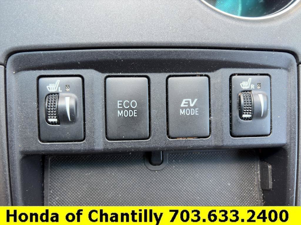 Used 2016 Toyota Camry XLE w/ Moonroof Package FWD image 19