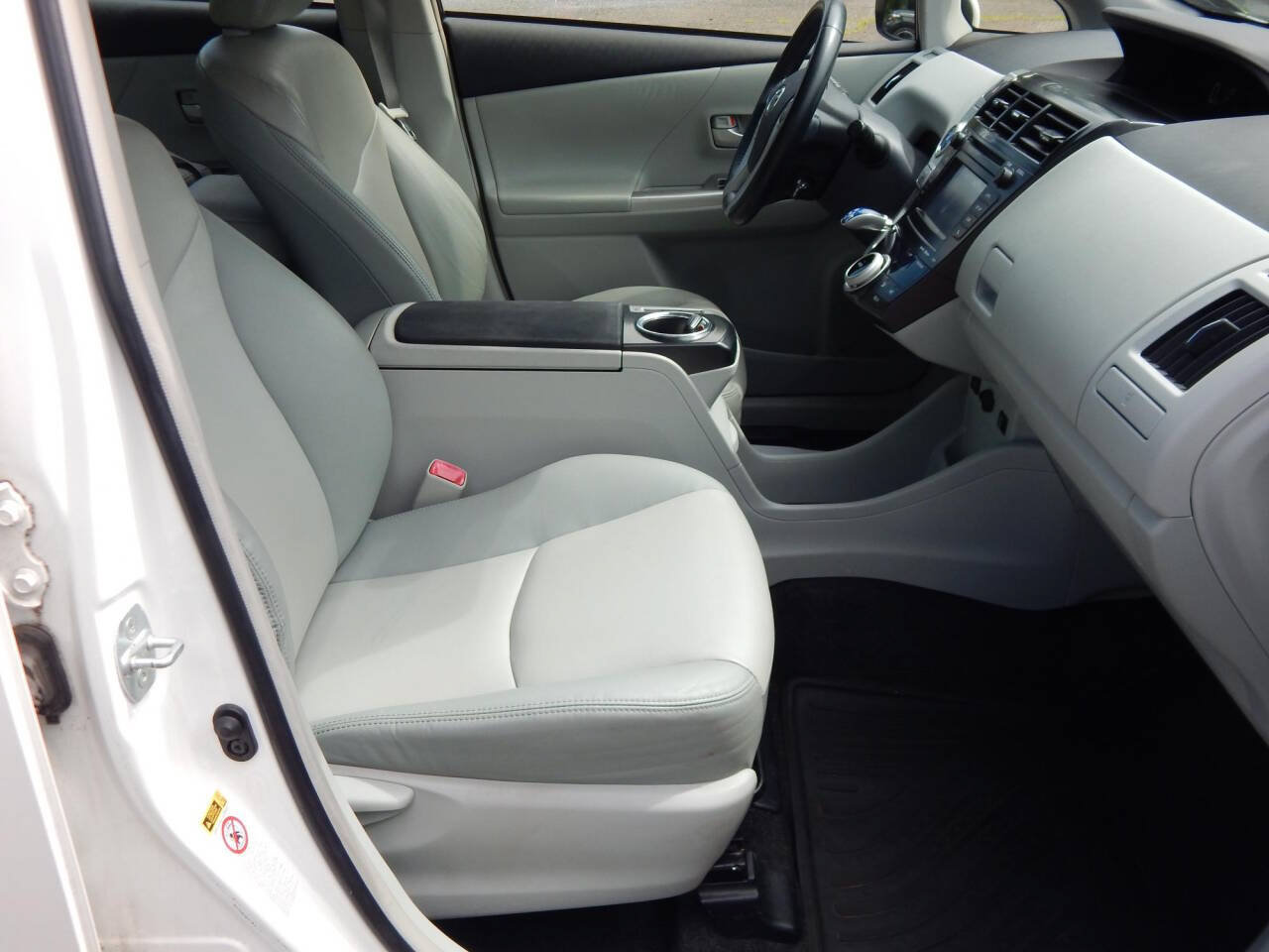 Used 2013 Toyota Prius V Five FWD image 16