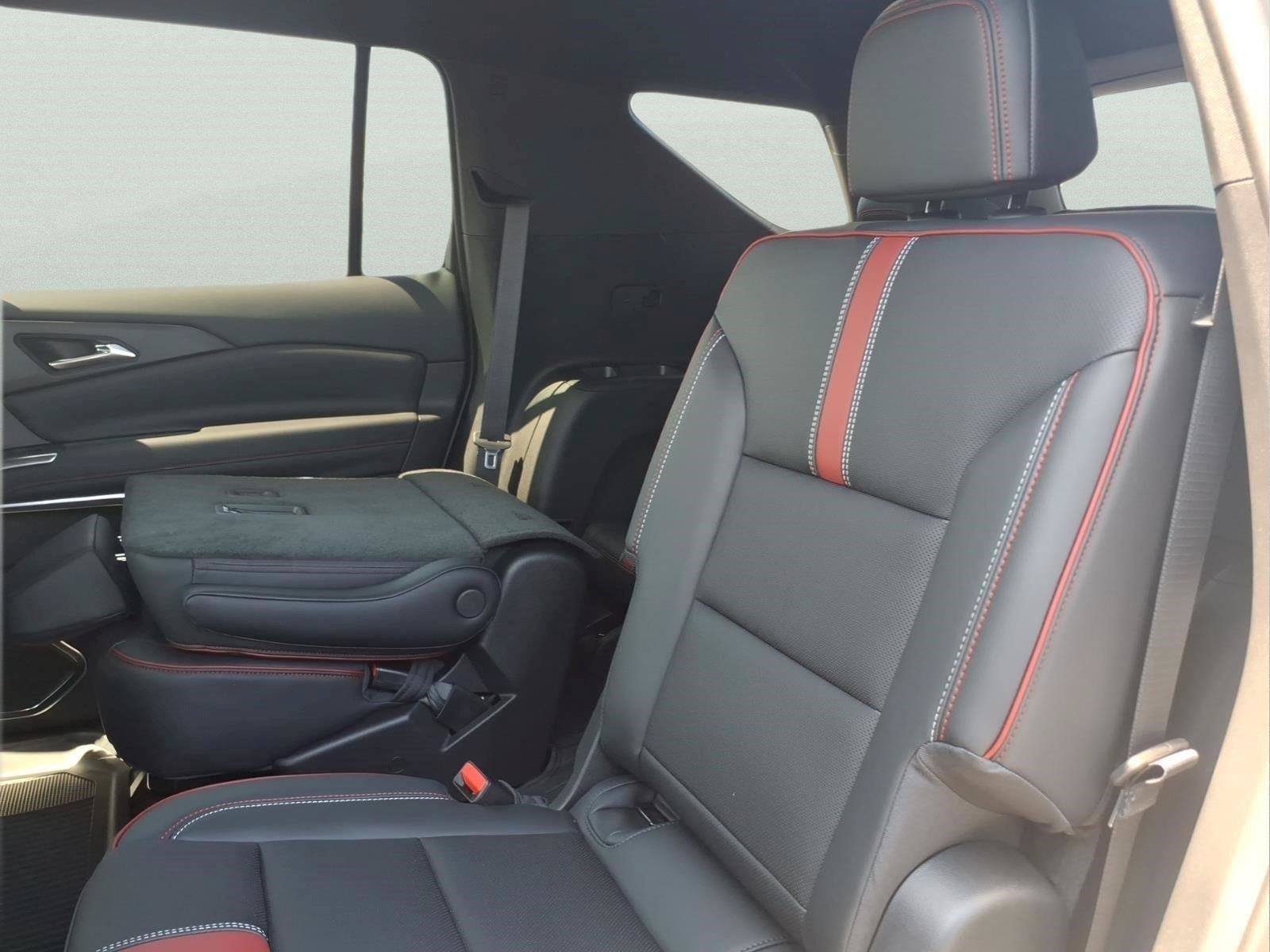 New 2027 Chevrolet Traverse RS w/ LPO, Floor Liner Package FWD image 10