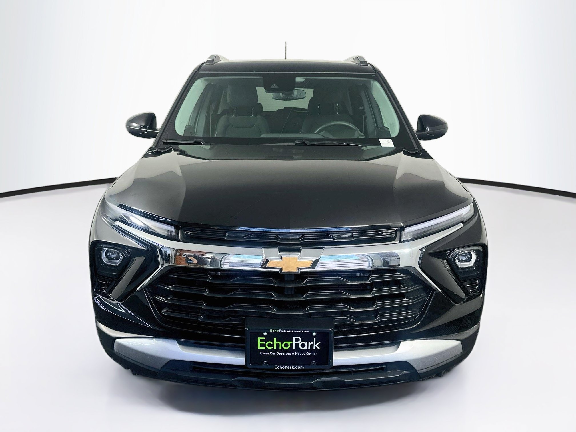 Used 2025 Chevrolet TrailBlazer LT FWD image 2