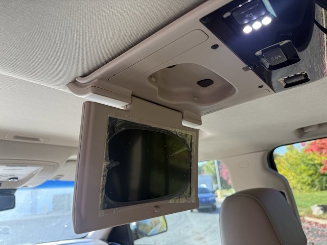 Used 2020 Chevrolet Suburban Premier image 17