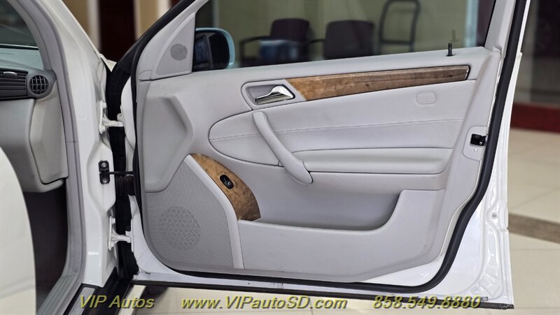 Used 2007 Mercedes-Benz C 230 Sedan image 12