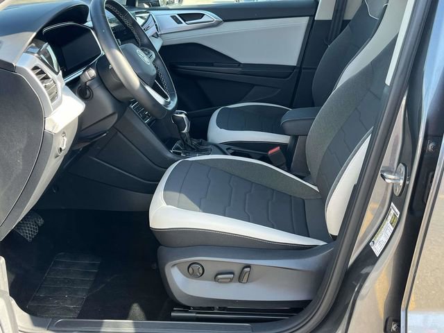 Used 2025 Volkswagen Taos SE image 13