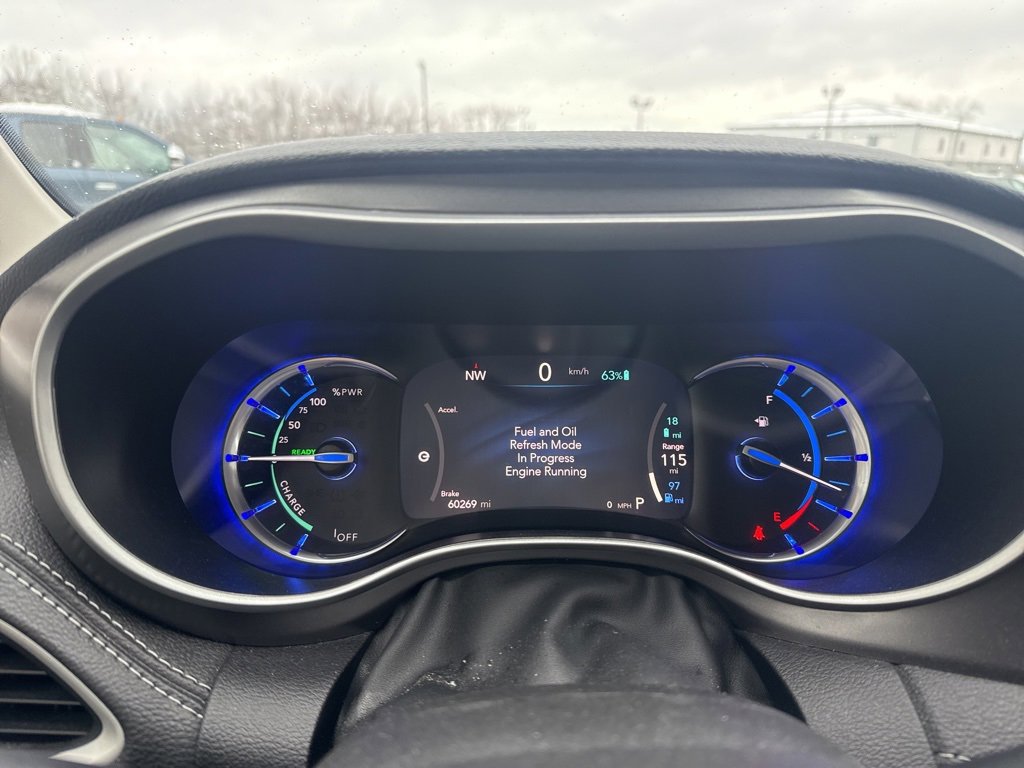 Used 2024 Chrysler Pacifica Select image 22