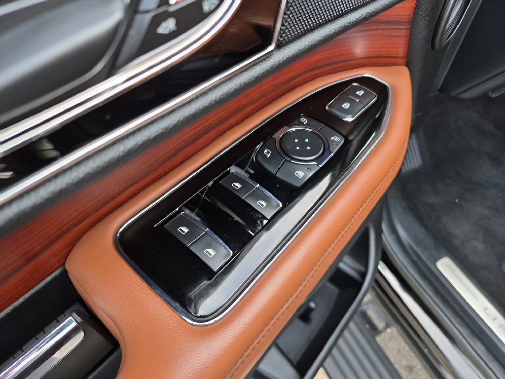 Used 2021 Lincoln Navigator L Reserve AWD/4WD image 17