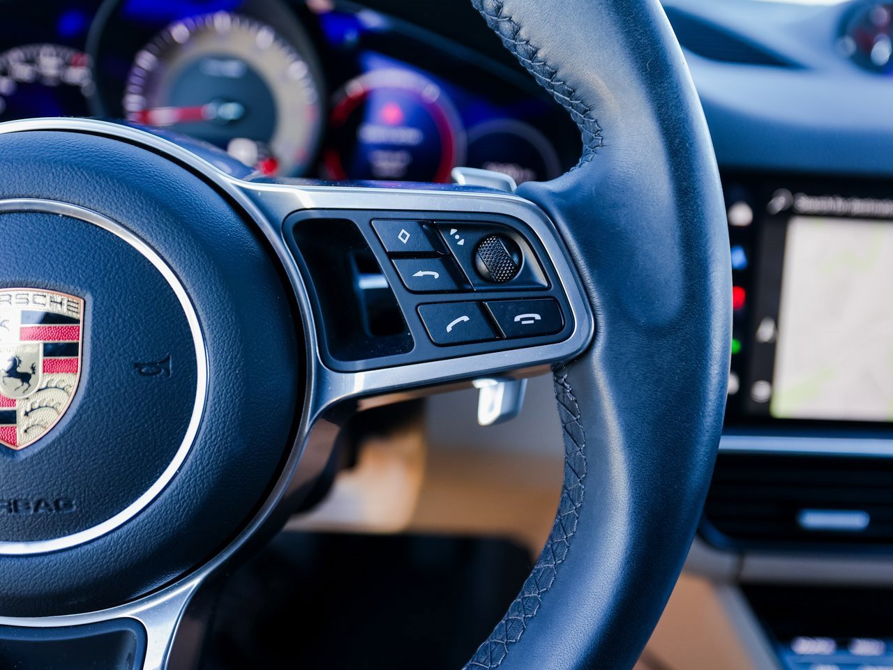 Certified 2023 Porsche Cayenne Platinum Edition image 16