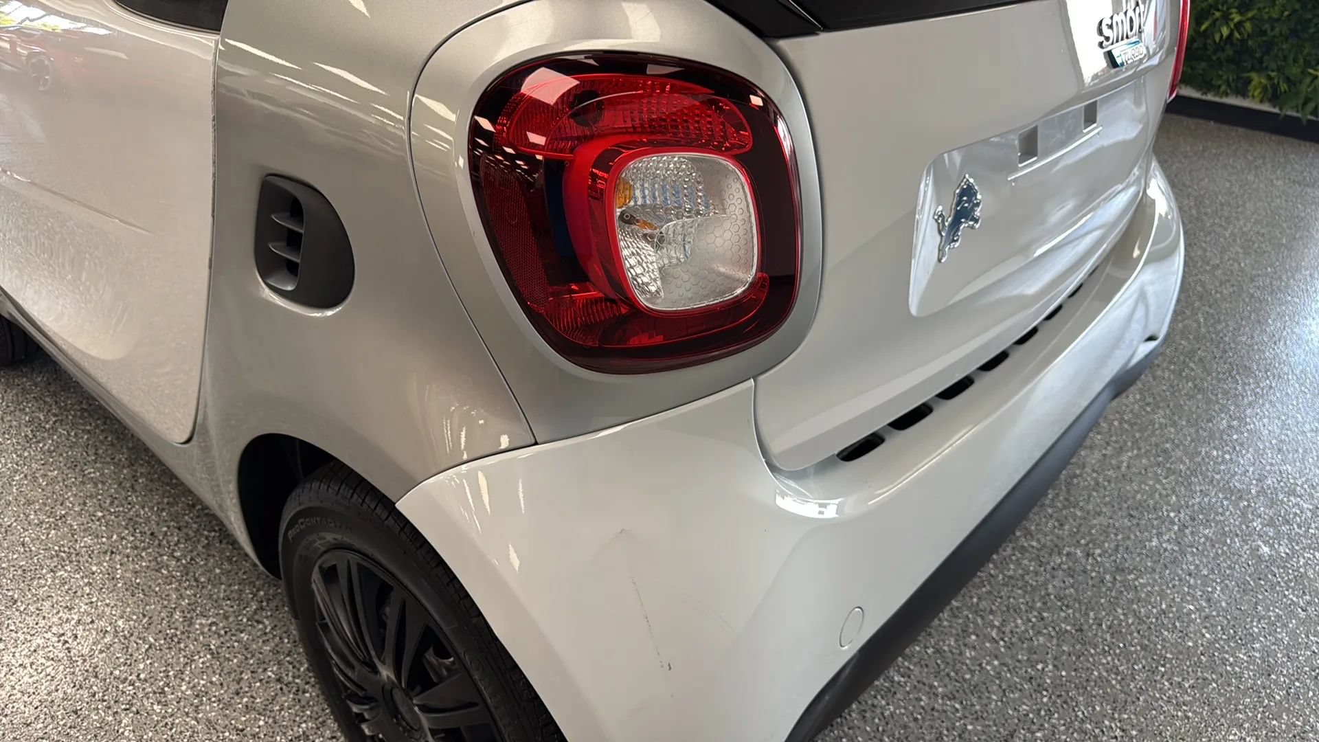 Used 2017 smart fortwo pure RWD image 32