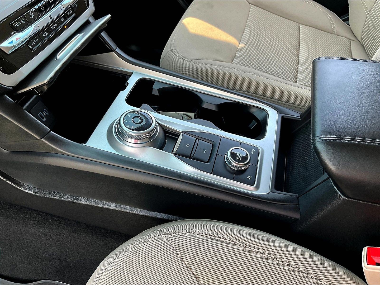 Used 2023 Ford Explorer XLT AWD/4WD image 18