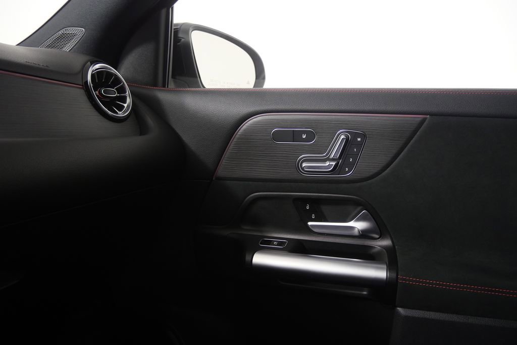 Used 2023 Mercedes-Benz GLA 250 4MATIC image 17