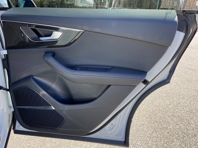 Used 2025 Audi Q8 Premium Plus w/ Premium Plus Package image 31