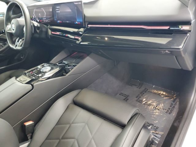 Used 2025 BMW 530i w/ M Sport Package image 30