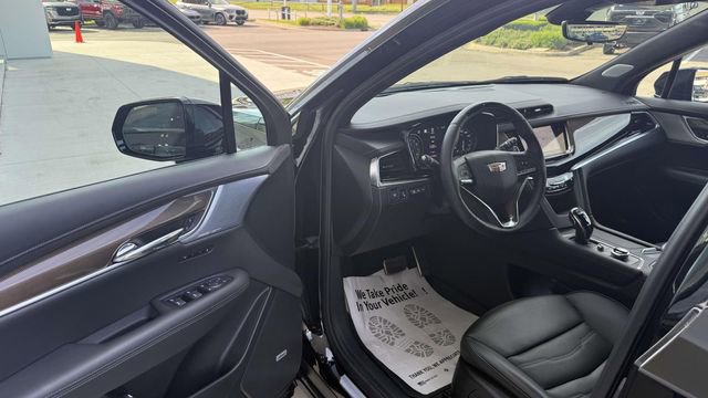 Certified 2025 Cadillac XT6 Sport w/ Platinum Package AWD/4WD image 15
