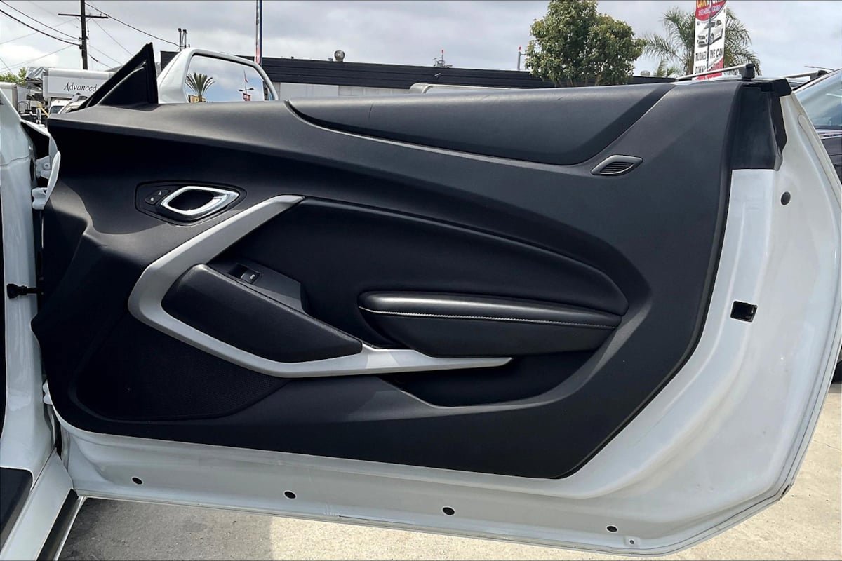 Used 2018 Chevrolet Camaro LT RWD image 21