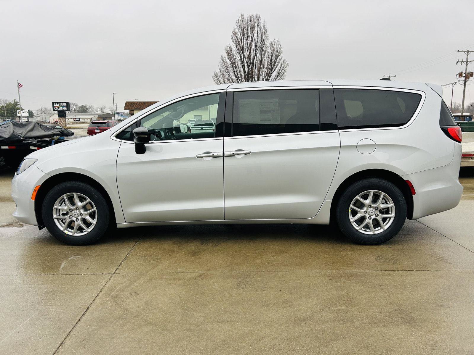 New 2026 Chrysler Voyager LX FWD image 36