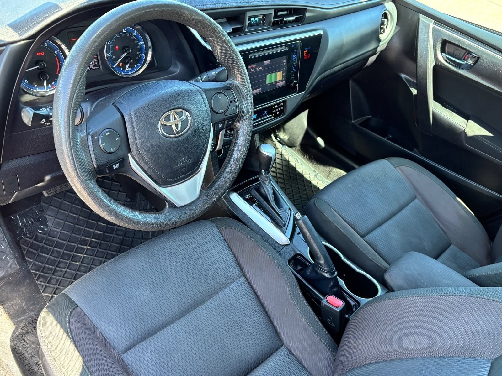Used 2019 Toyota Corolla LE FWD image 16