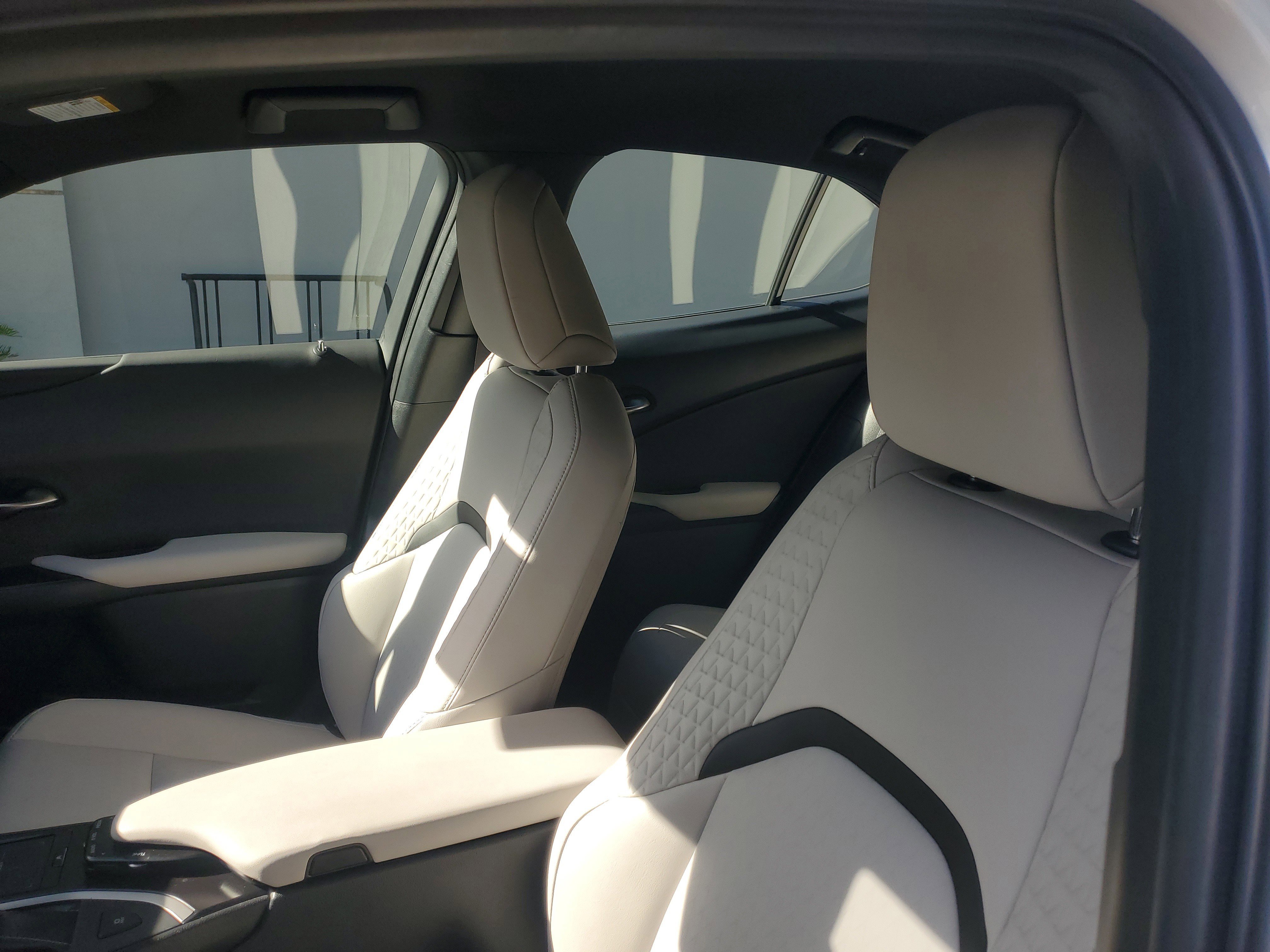 Used 2022 Lexus UX 200 image 16