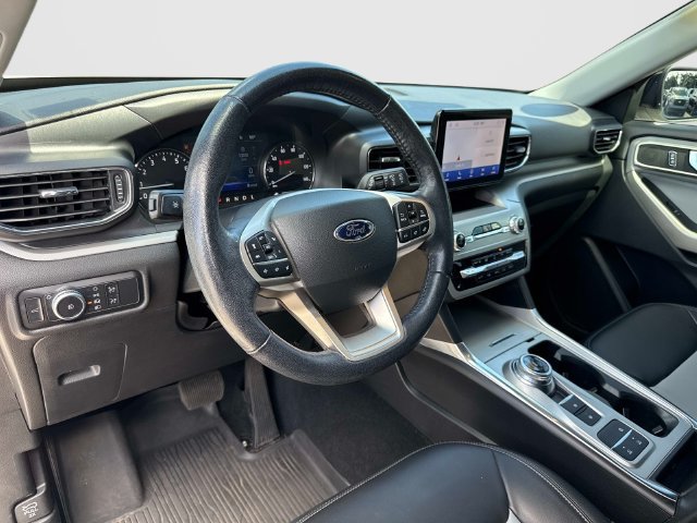 Certified 2022 Ford Explorer XLT w/ Equipment Group 202A RWD image 35