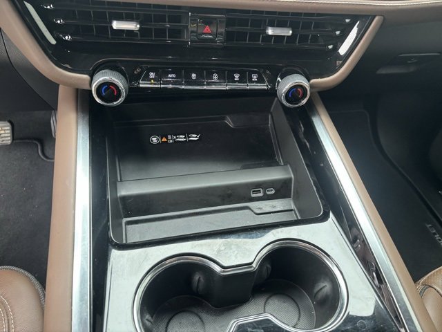 Certified 2025 Chevrolet Suburban High Country image 24