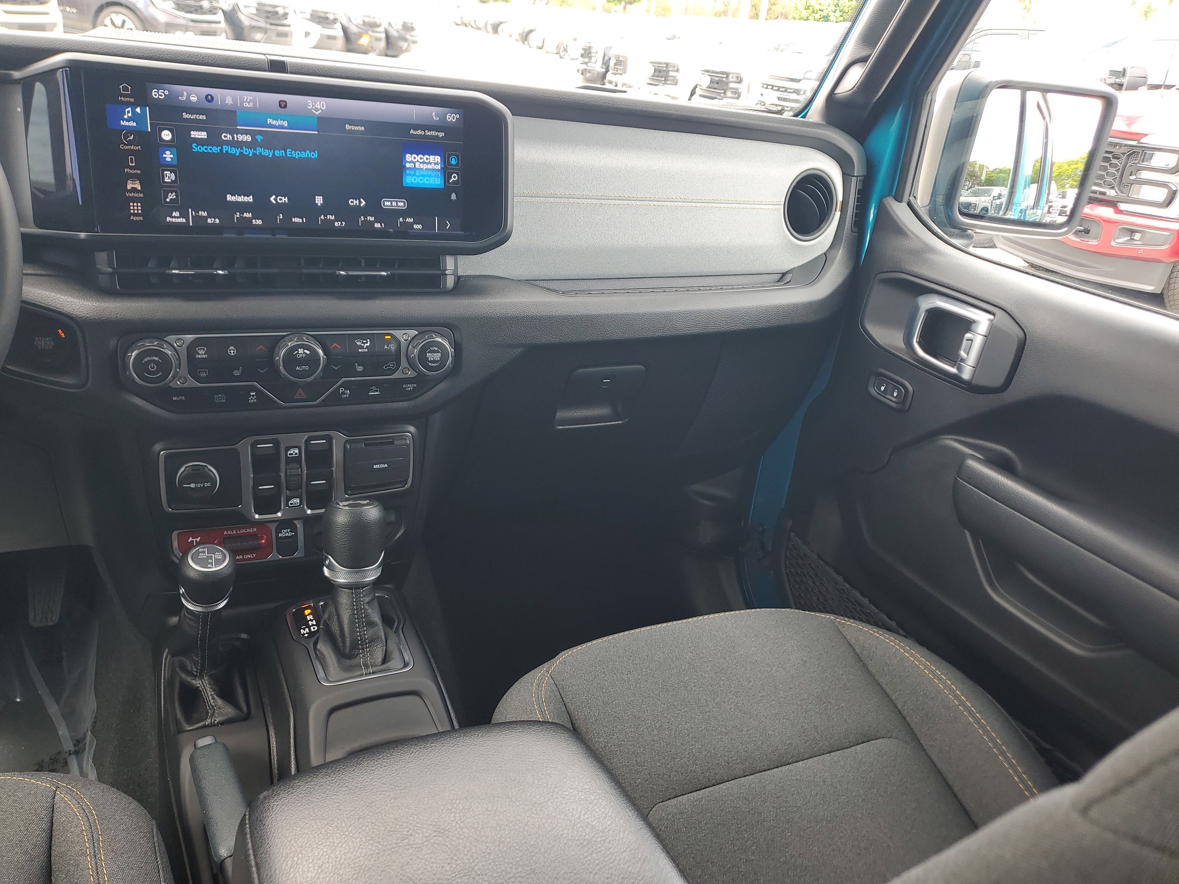 Used 2024 Jeep Wrangler Unlimited AWD/4WD image 17