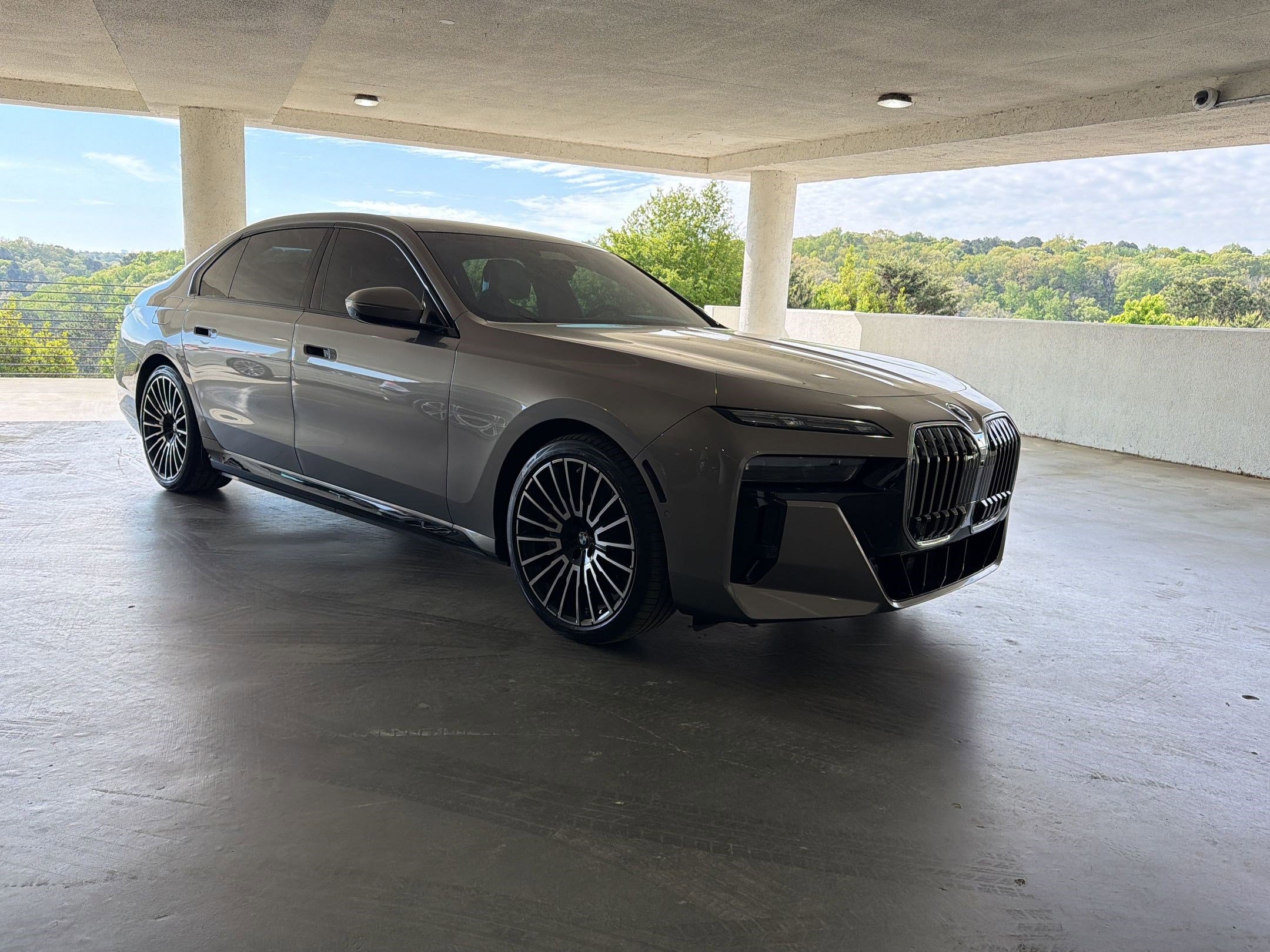 Used 2025 BMW 750e xDrive w/ Executive Package image 6