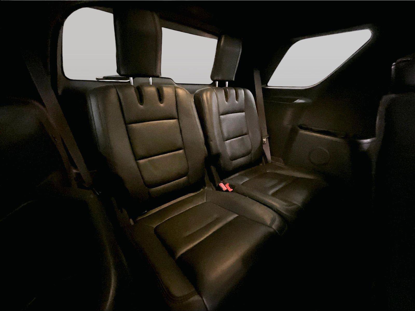Used 2015 Ford Explorer XLT w/ Equipment Group 202B AWD/4WD image 27