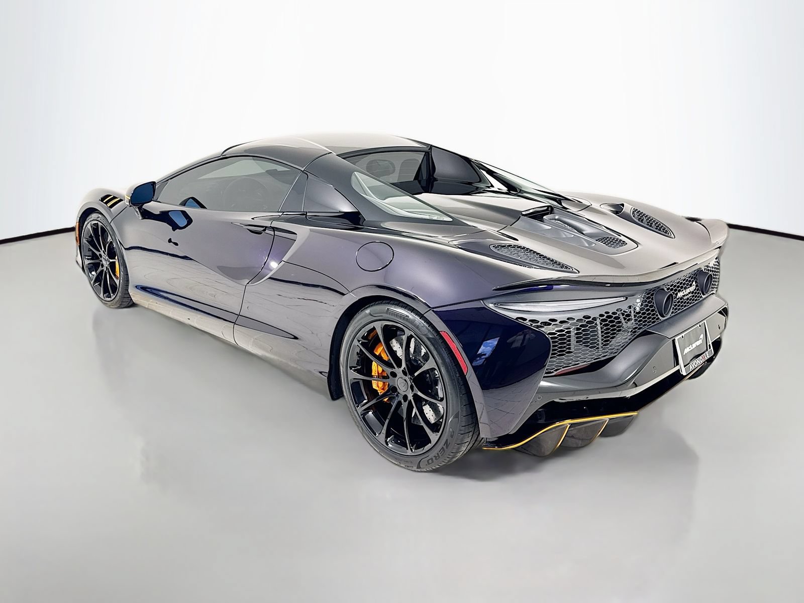 Used 2025 McLaren Artura Spider RWD image 5