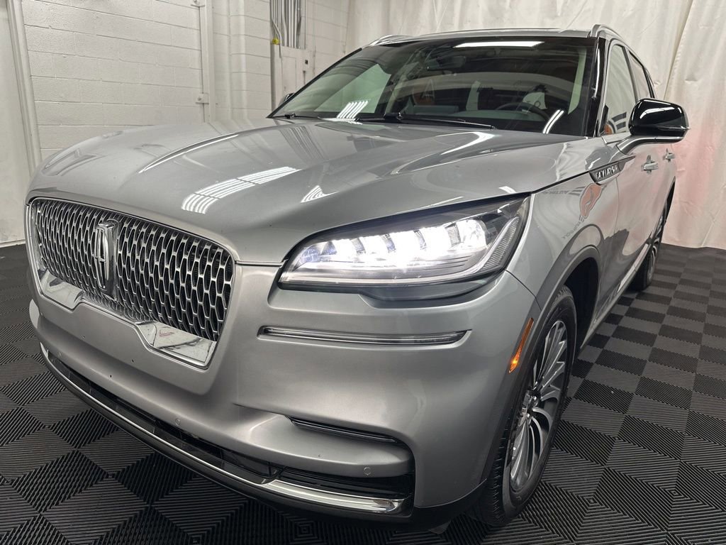 Used 2024 Lincoln Aviator AWD w/ Premium Package image 3