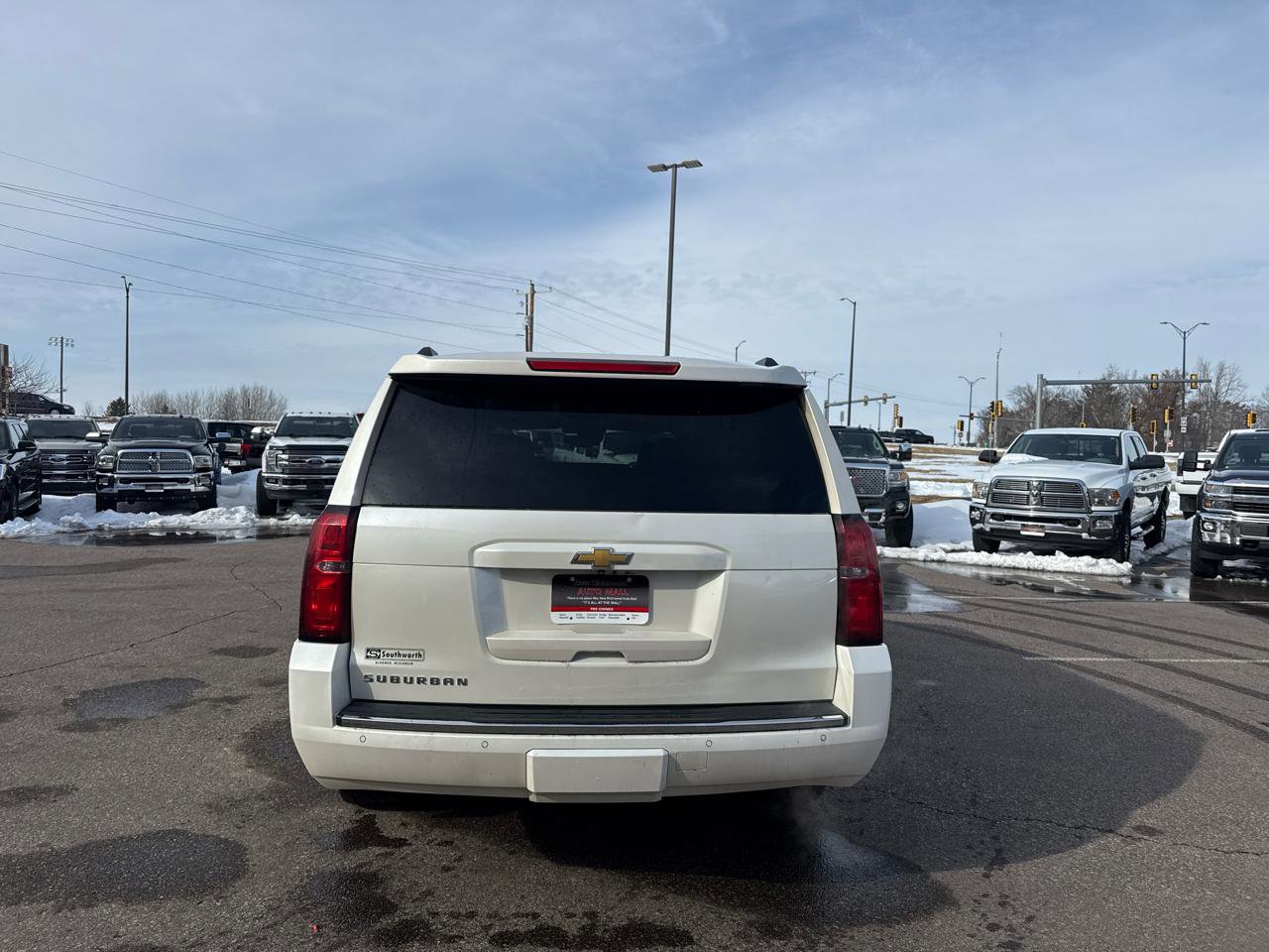 Used 2015 Chevrolet Suburban LTZ image 4