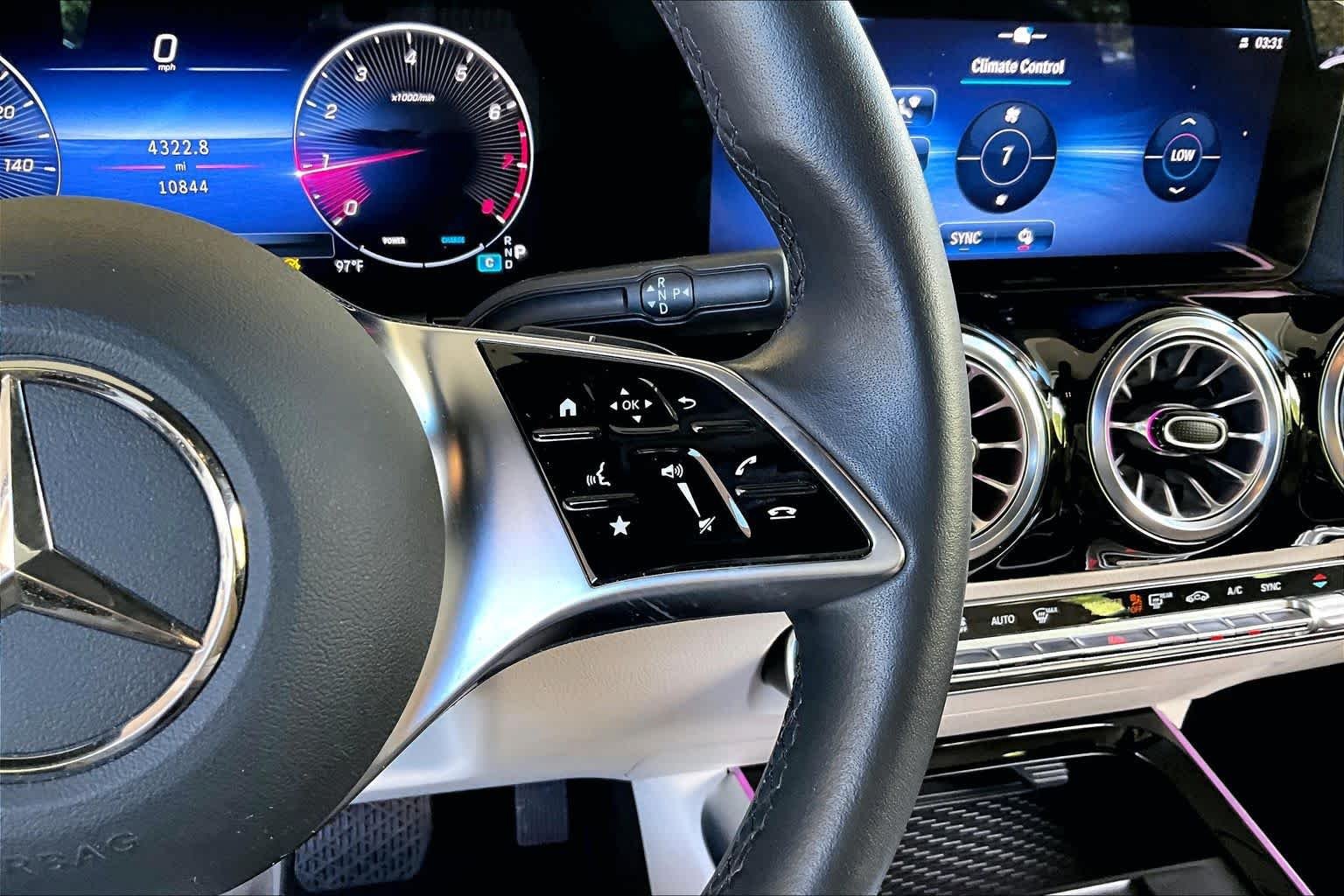Certified 2025 Mercedes-Benz GLA 250 image 25