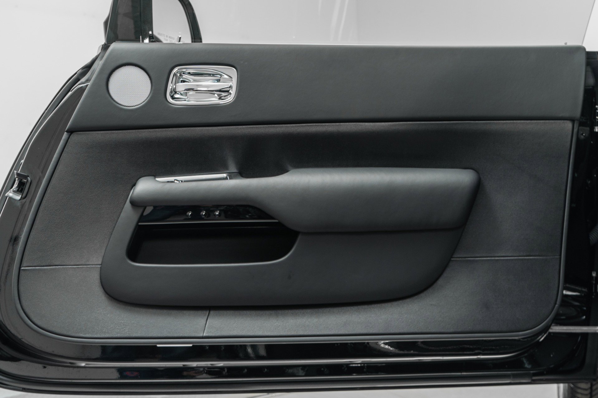 Used 2015 Rolls-Royce Wraith image 39