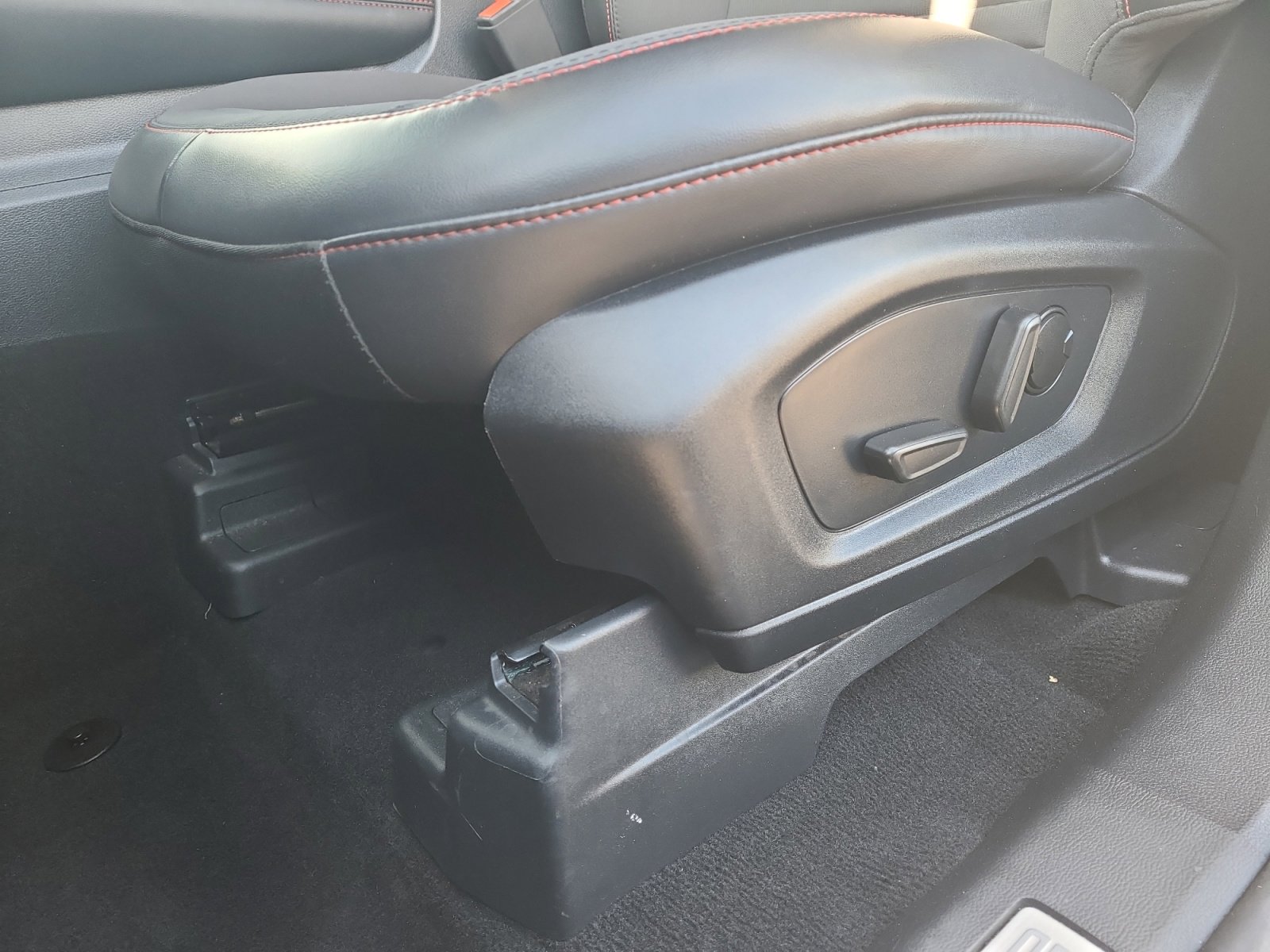 Used 2025 Ford Explorer ST-Line w/ ST-Line Street Pack image 13