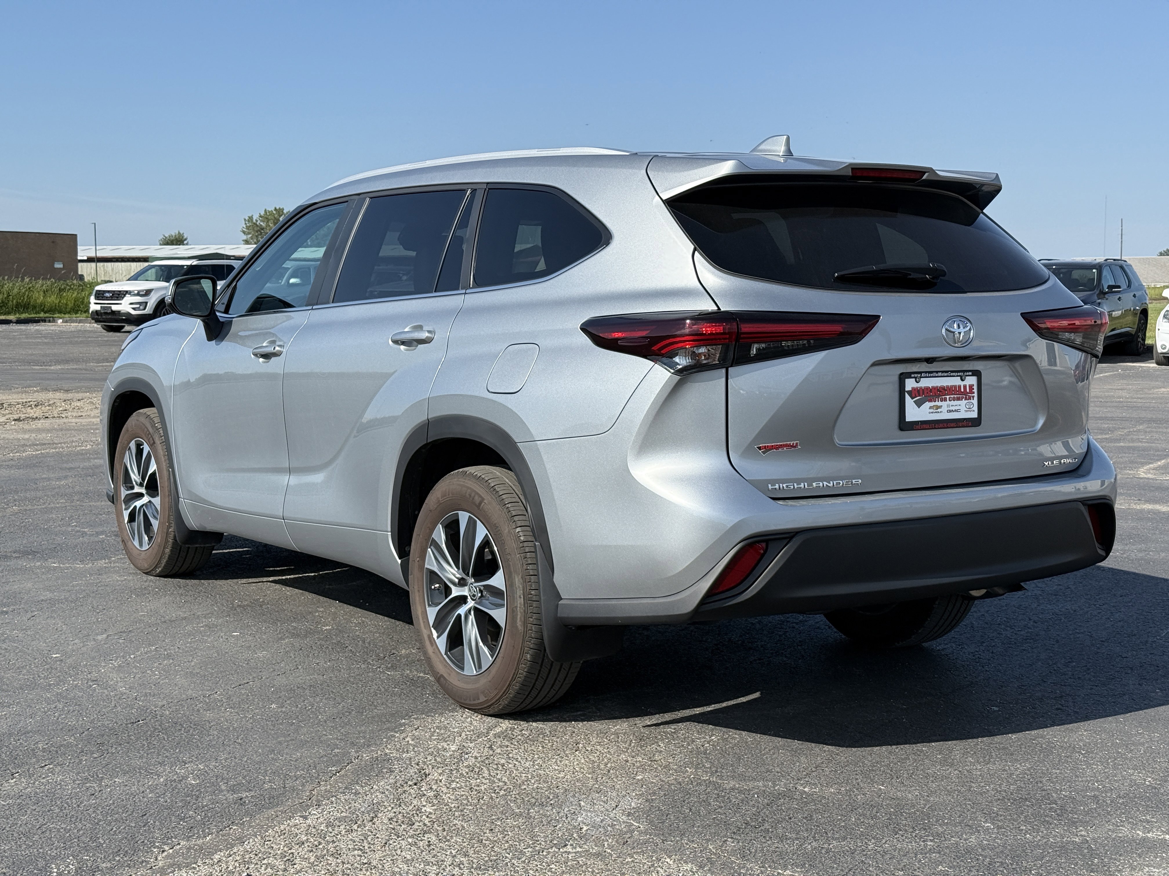 Used 2024 Toyota Highlander XLE image 5