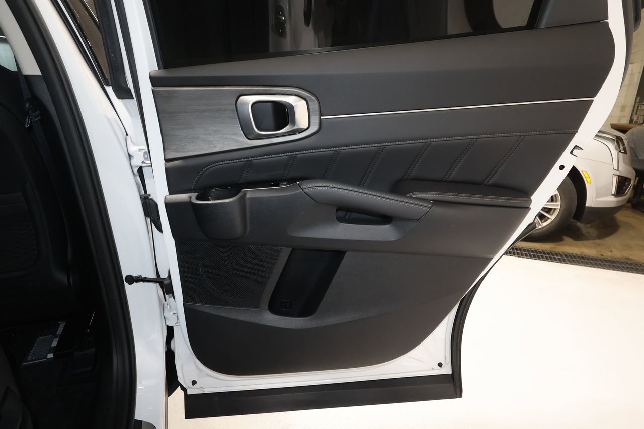 Used 2025 Kia Sorento SX image 20