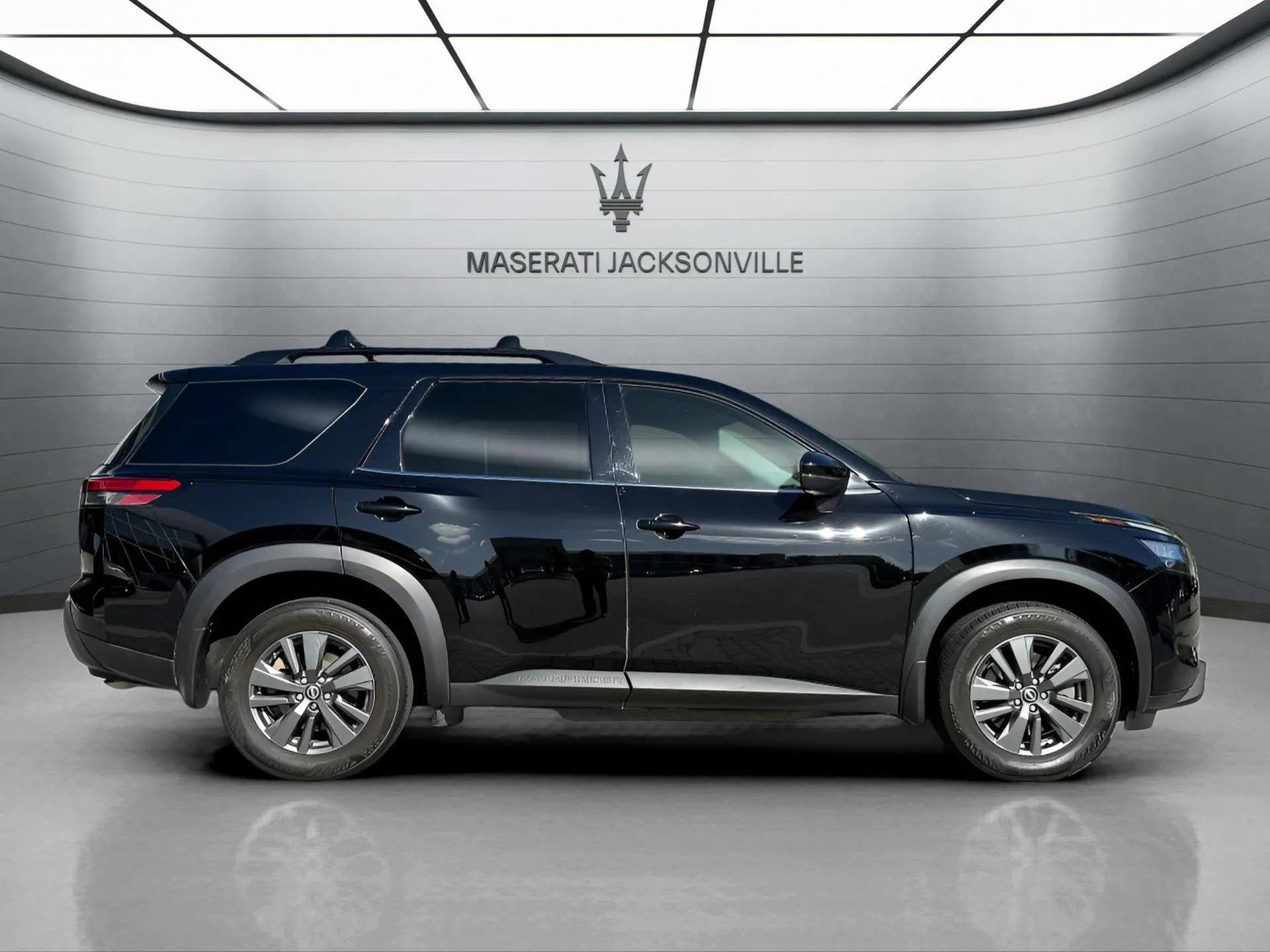 Used 2024 Nissan Pathfinder SV image 8