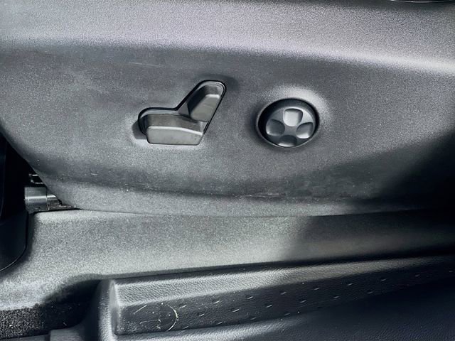 Used 2021 Chrysler Pacifica Touring w/ Uconnect Theater Family Group FWD image 13