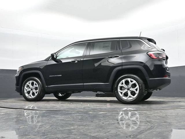 Used 2025 Jeep Compass Sport w/ Mopar Graphics Package AWD/4WD image 37
