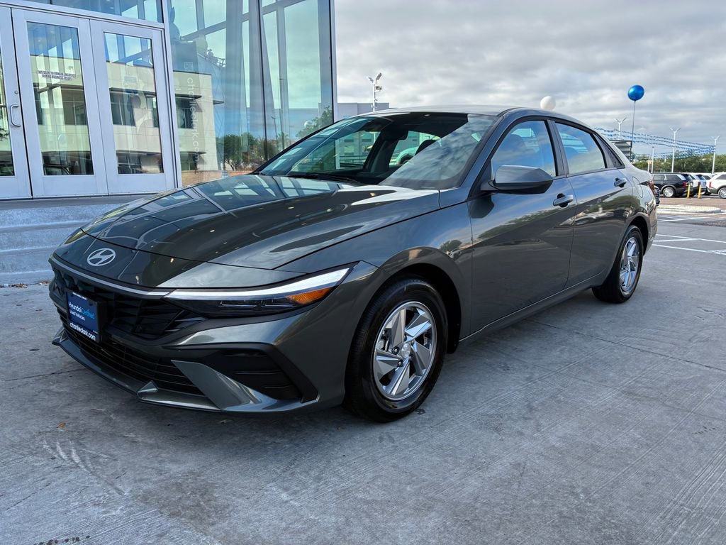 Certified 2025 Hyundai Elantra SE