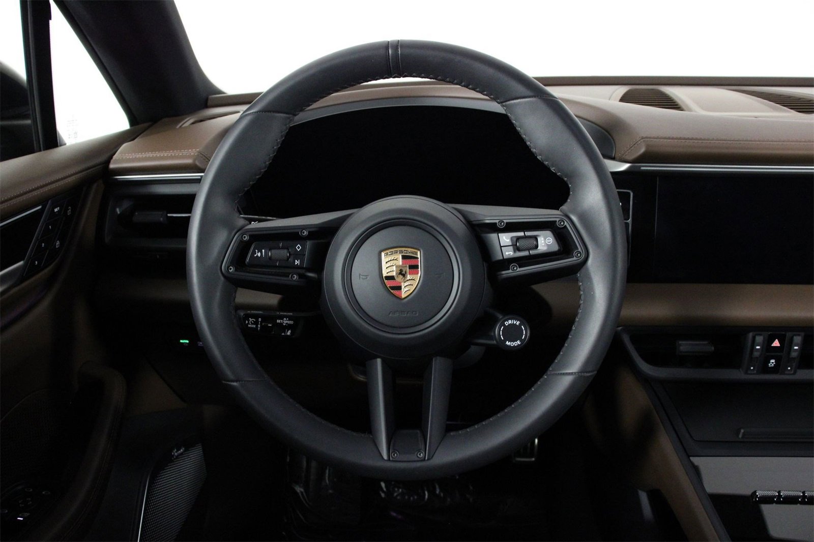 Used 2025 Porsche Macan 4 Electric image 12