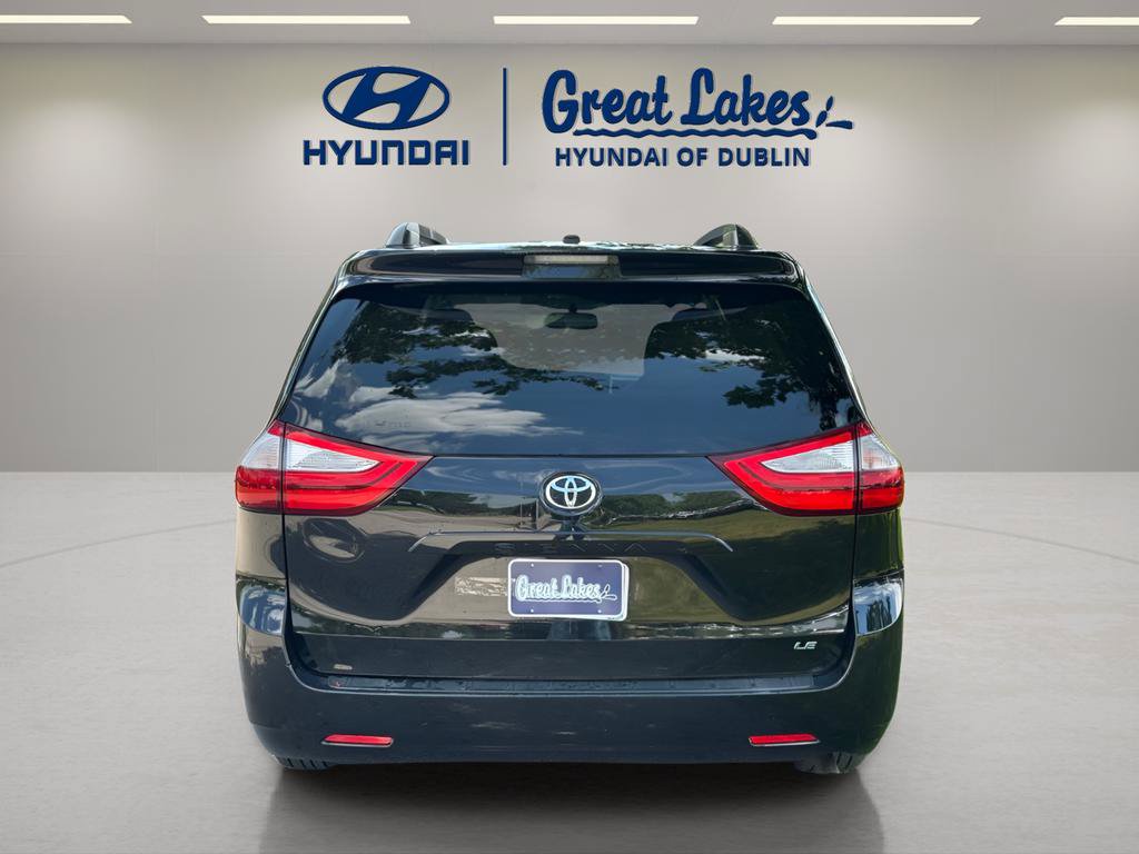 Used 2016 Toyota Sienna LE FWD image 4