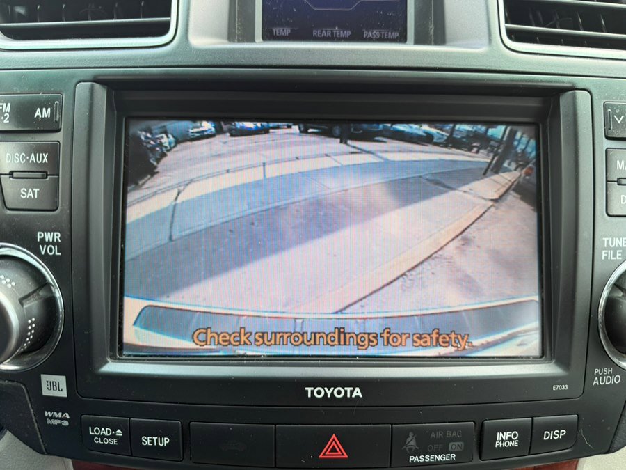 Used 2011 Toyota Highlander Limited w/ Tow Pkg AWD/4WD image 18