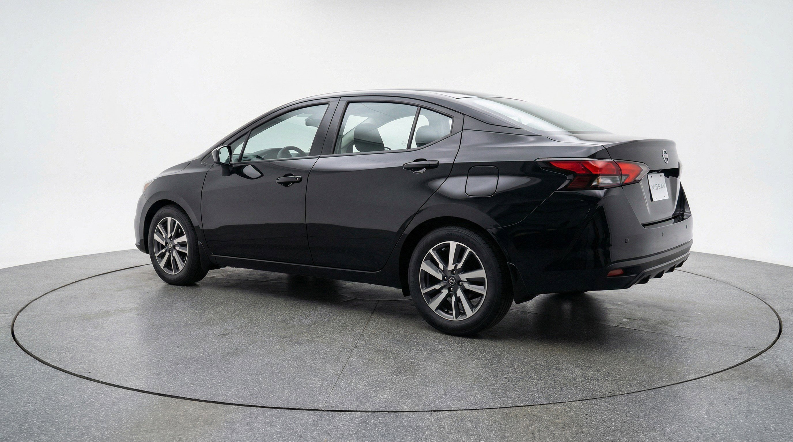 Used 2025 Nissan Versa SV image 6