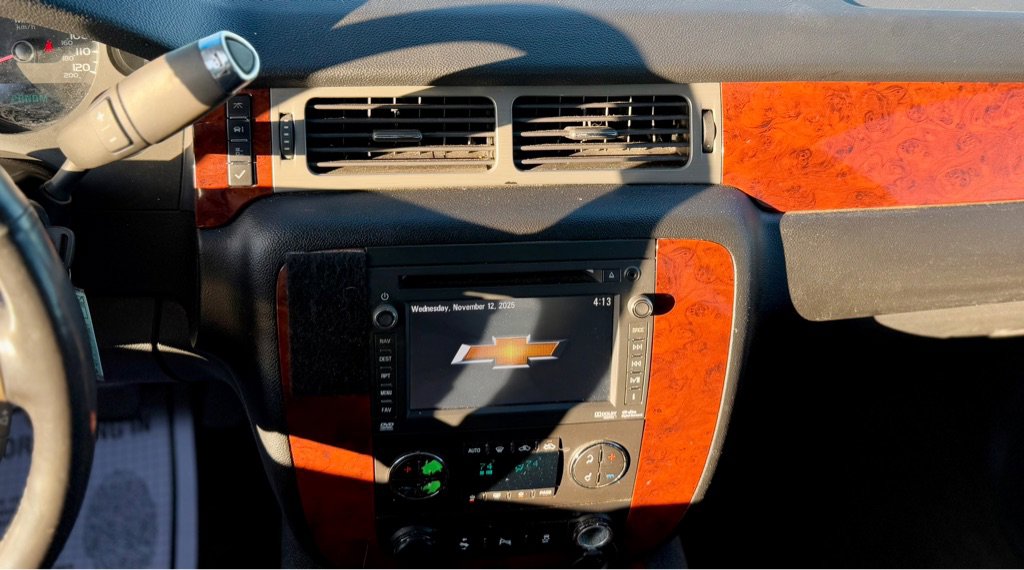 Used 2013 Chevrolet Avalanche LTZ image 12