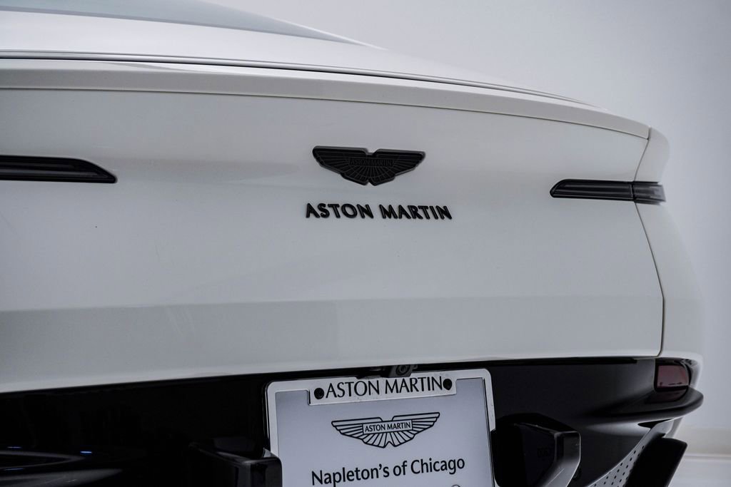 Used 2021 Aston Martin DB11 Coupe image 12