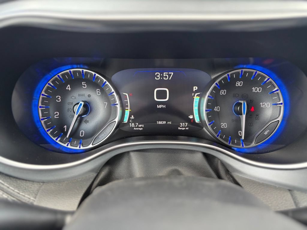 Certified 2025 Chrysler Pacifica Limited FWD image 36