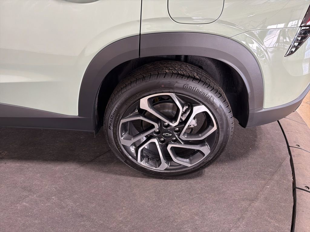 Certified 2024 Chevrolet Trax RS w/ Driver Confidence Package image 33