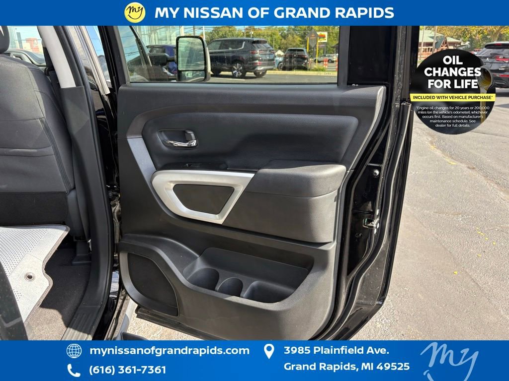 Used 2024 Nissan Titan SV w/ SV Convenience Package image 12