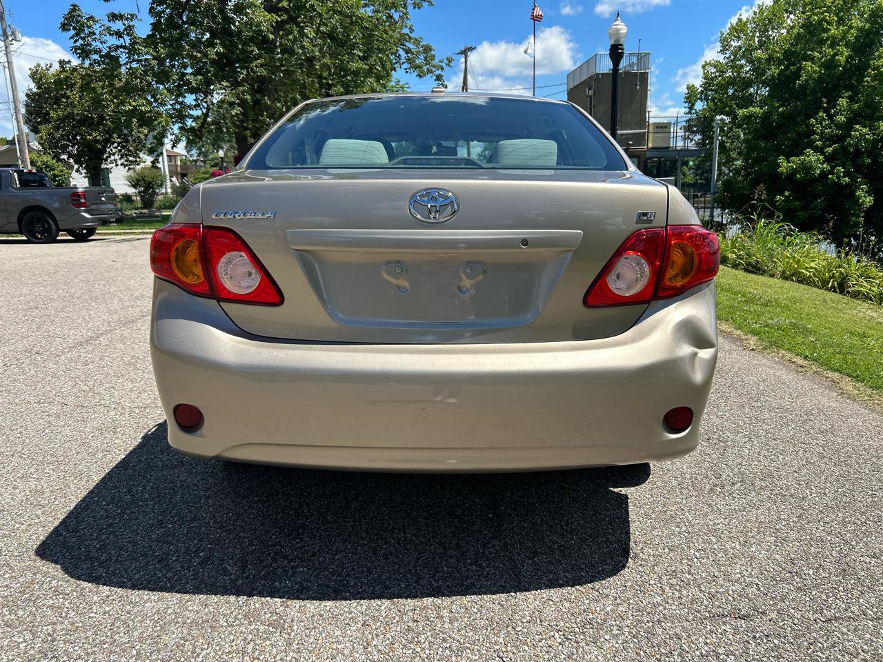 Used 2010 Toyota Corolla CE FWD image 4